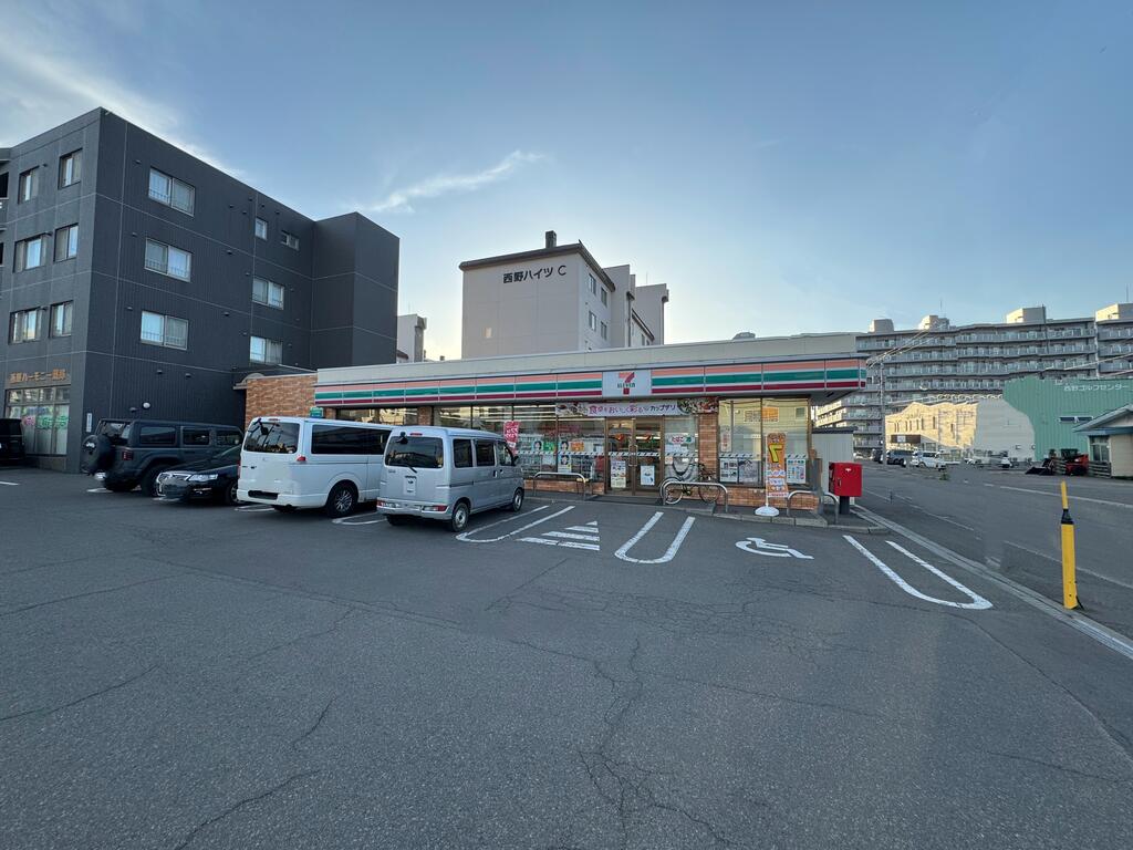 コンビニ　セブンイレブン札幌発寒7条店（コンビニ）まで386m