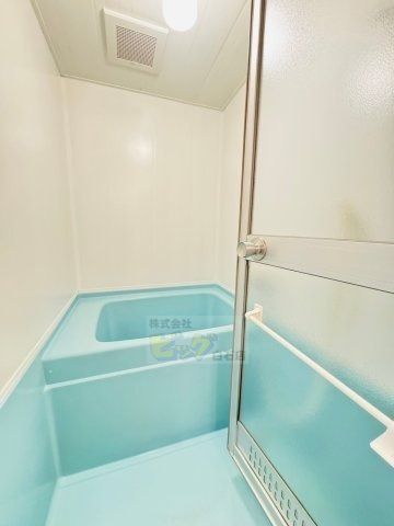 バス・シャワールーム　広々タイプのお風呂です♪