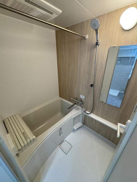 バス・シャワールーム　反転タイプ別部屋の写真です。