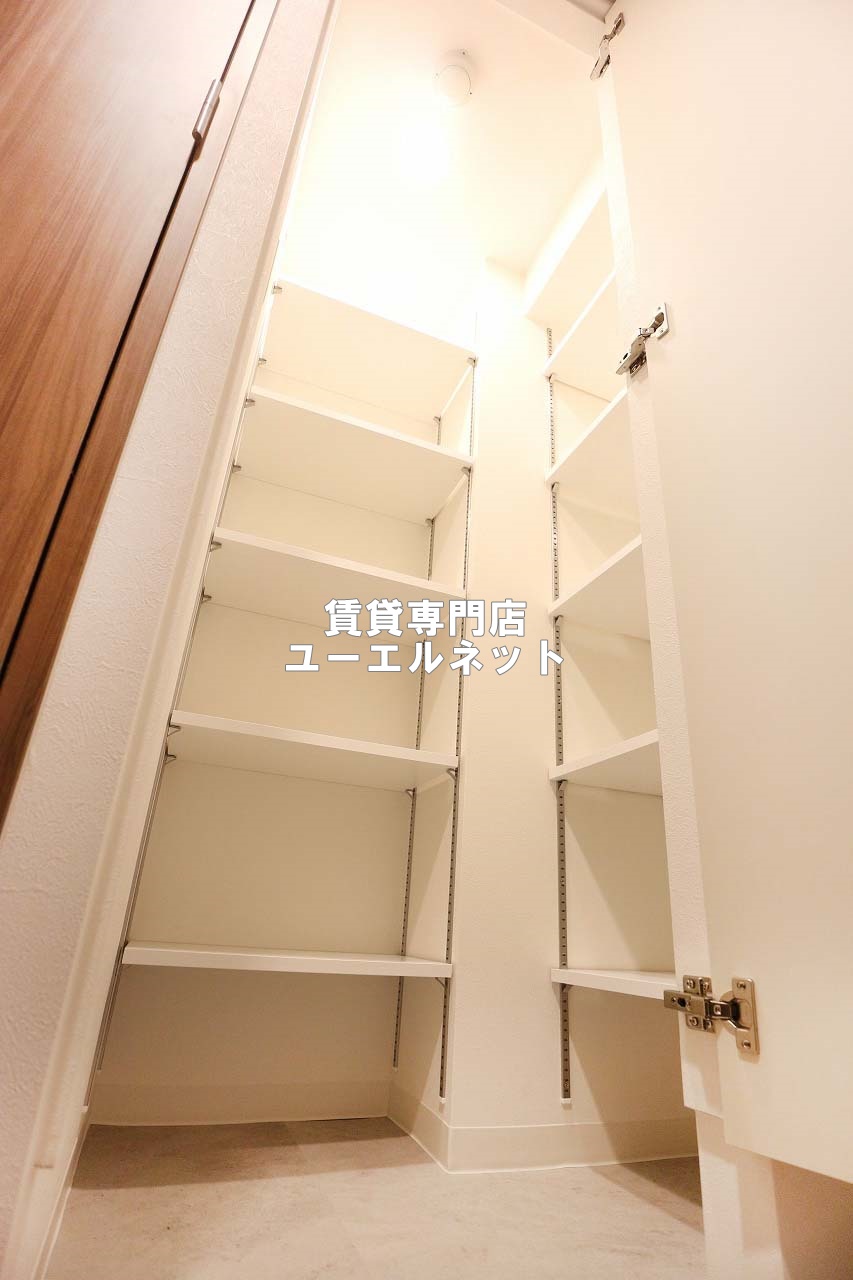 その他設備　収納力たっぷりのシューズクロークで玄関すっきり！