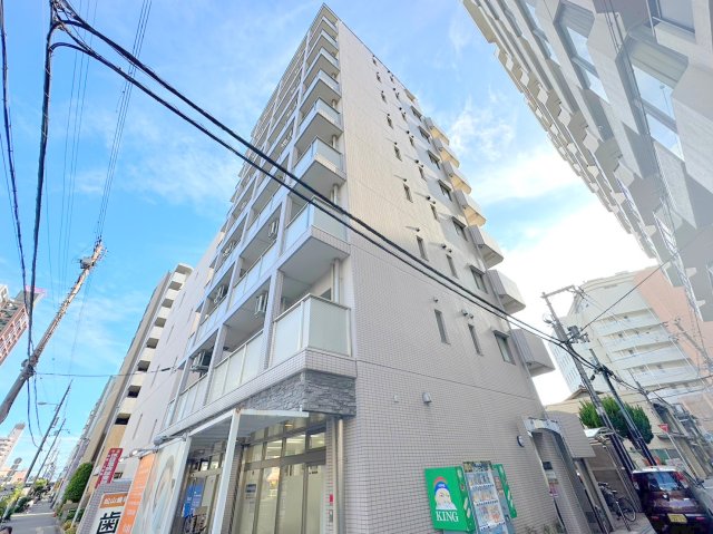 建物外観　存在感のある外観は落ちついた色合いで、堂々としていますね。