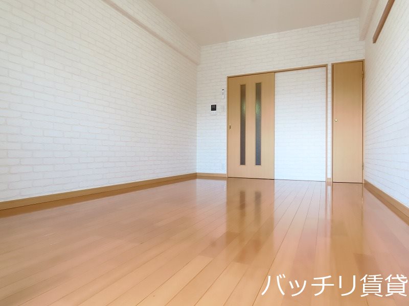 居室・リビング　別号室タイプの為、現状を優先致します。