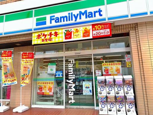 コンビニ　ファミリーマート亀戸四丁目店（コンビニ）まで136m