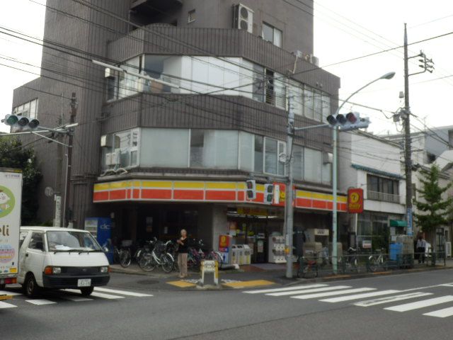 コンビニ　デイリーヤマザキ大森中央店（コンビニ）まで210m