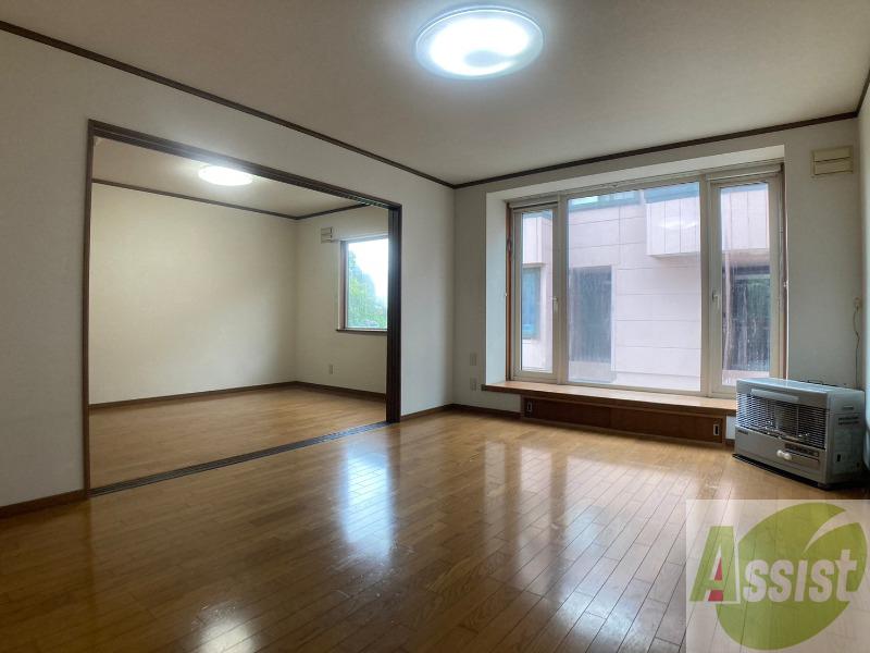 居室・リビング　広くてキレイなお部屋が広がっていて、充実した生活が送れそう。