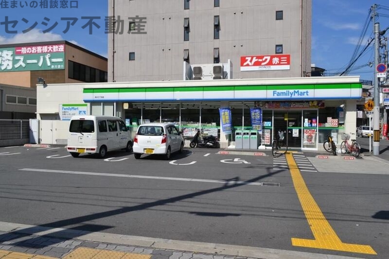 コンビニ　ファミリーマート赤川三丁目店（コンビニ）まで545m