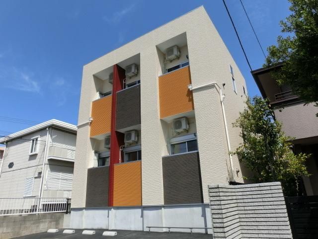 建物外観　２０１４年築・駅徒歩4分