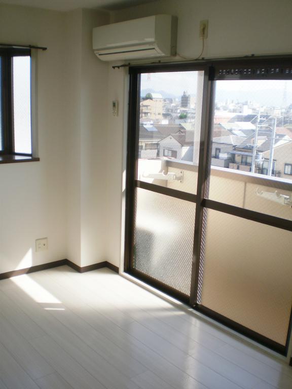 地下鉄谷町線 出戸駅 徒歩5分 5階建 築33年の居間写真