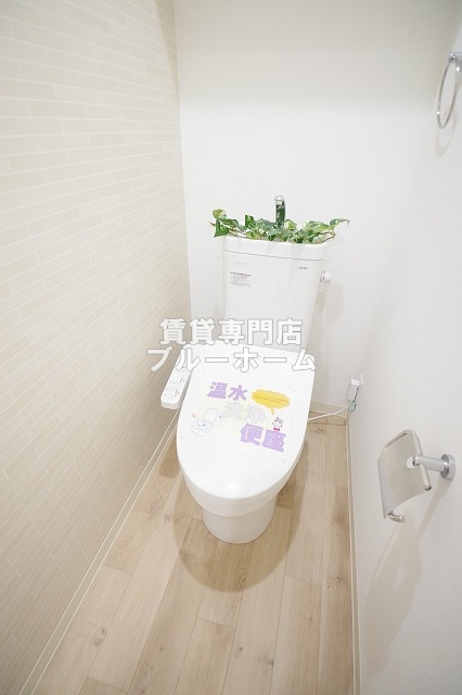 トイレ　温水洗浄便座付！