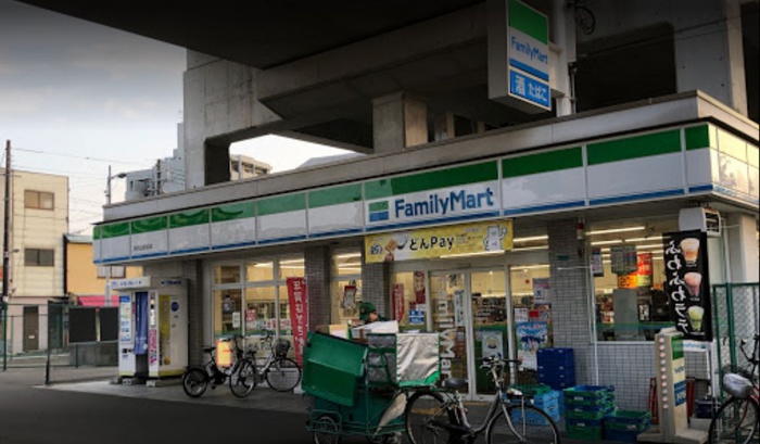 コンビニ　ファミリーマート 南田辺駅前店（コンビニ）まで96m