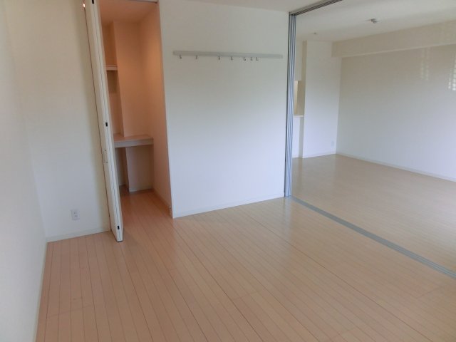 カルチェ菱東の居間写真