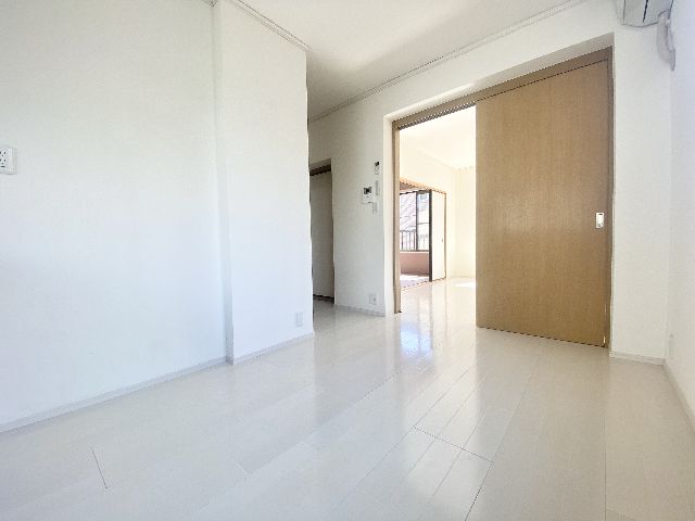 居室・リビング　明るいお部屋