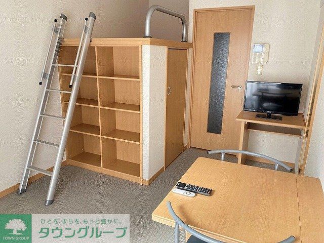 レオパレスTAKAの居間写真