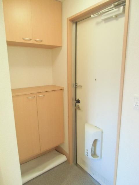 玄関　大型シューズBOX完備
