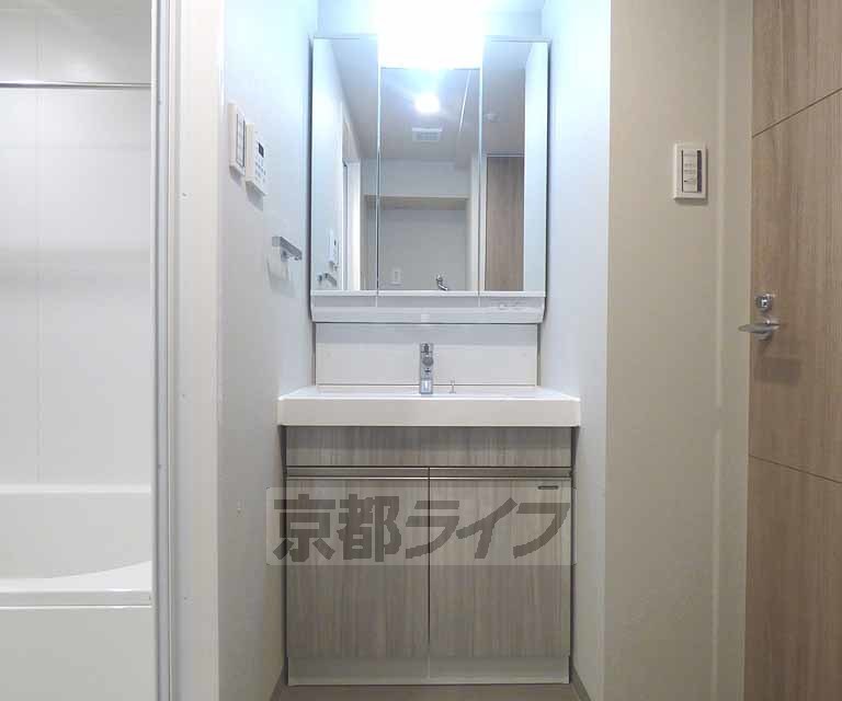 洗面設備　独立洗面台です。