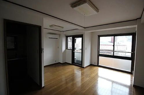 ＪＲ中央線 東中野駅 徒歩12分 5階建 築32年の居間写真