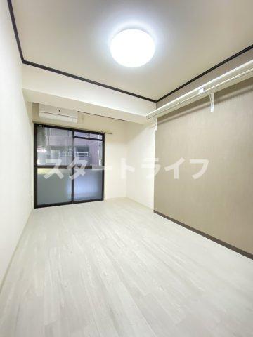 ＪＲ東海道本線 新大阪駅 徒歩10分 12階建 築32年の居間写真