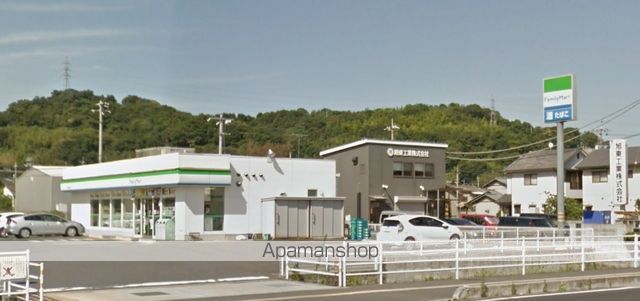 コンビニ　ファミリーマート（コンビニ）まで424m
