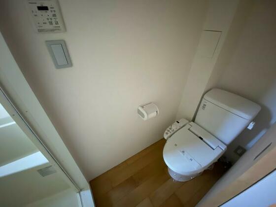 ＪＲ大阪環状線 弁天町駅 徒歩3分 10階建 築16年のトイレ写真