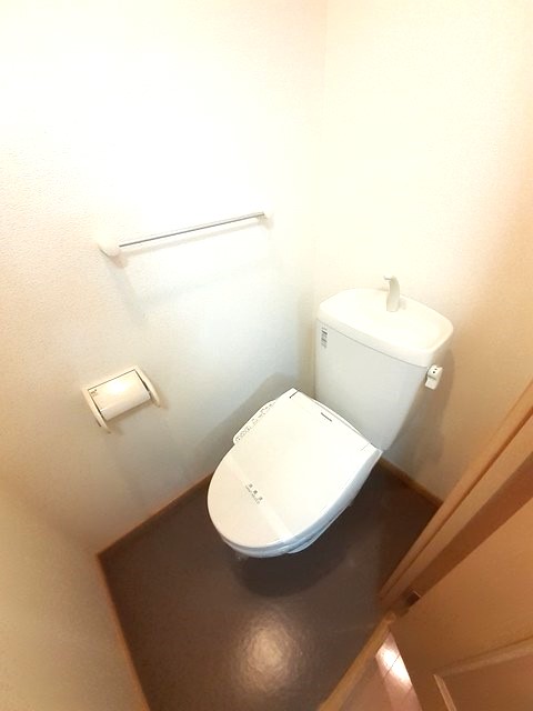 東京メトロ日比谷線 南千住駅 徒歩9分 7階建 築18年のトイレ写真