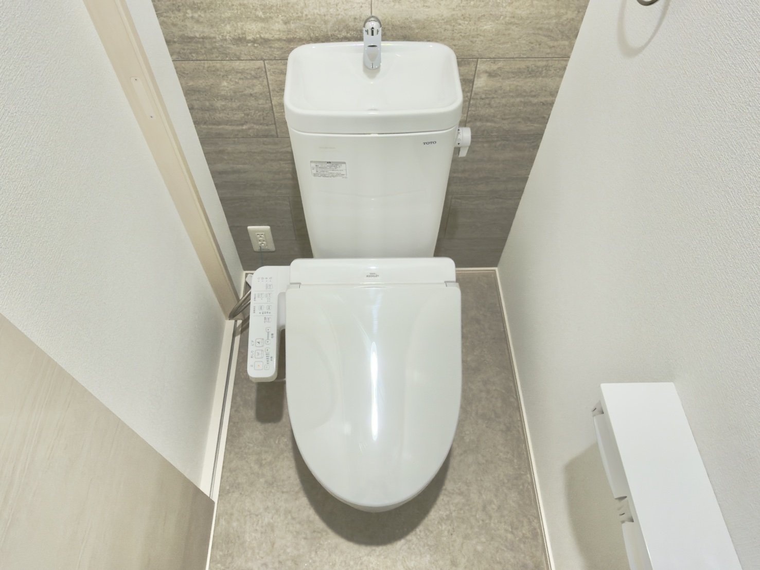 筑豊電気鉄道 三ケ森駅 徒歩8分 12階建 築1年のトイレ写真