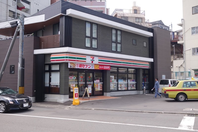 コンビニ　セブンイレブン長崎千歳町店（コンビニ）まで227m