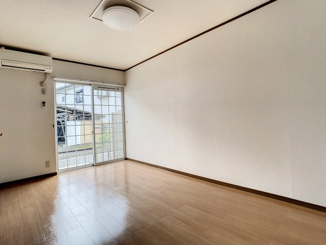 居室・リビング　掲載写真は同型モデルを掲載しており実際のお部屋と仕様等が異な