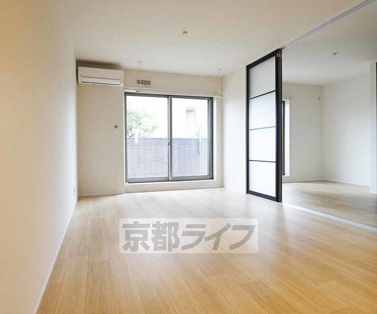 ユアメゾン伏見の居間写真