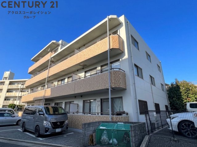 建物外観　敷地内に駐車場があります♪