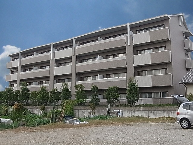 建物外観　タイル貼りの外観