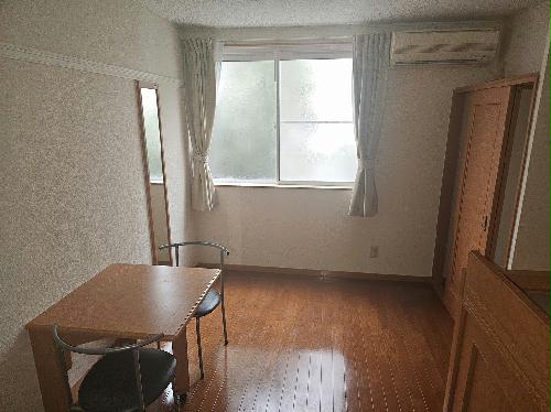 居室・リビング　備品や設備仕様は号室等により異なります。現地をご確認下さい。