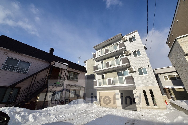 札幌市白石区本通のマンションの建物外観