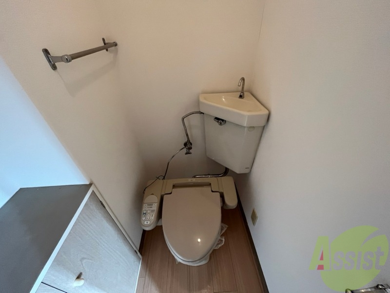 トイレ　トイレです。ウォシュレット付を探している方、おすすめです。