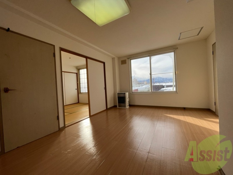 居室・リビング　広々としたリビングですね。使い勝手がよさそうですね！