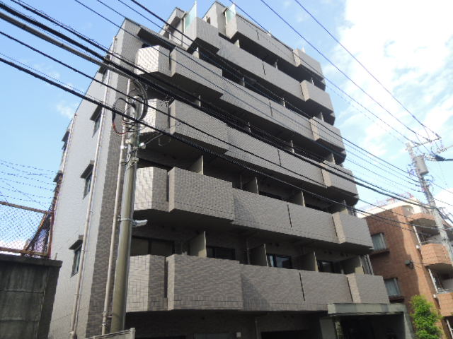狛江市和泉本町のマンションの建物外観