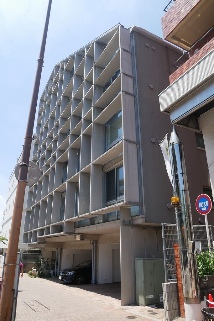 大田区石川町のマンションの建物外観