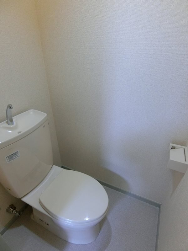 【葛飾区四つ木のアパートのトイレ】
