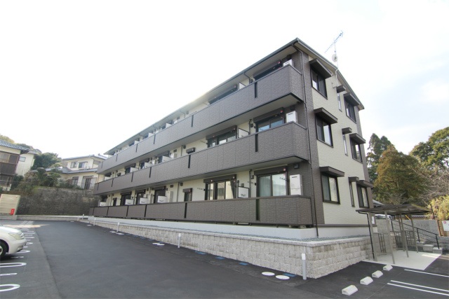 下関市長府川端のアパートの建物外観