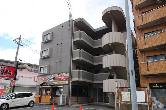 岡山市中区浜のマンションの建物外観