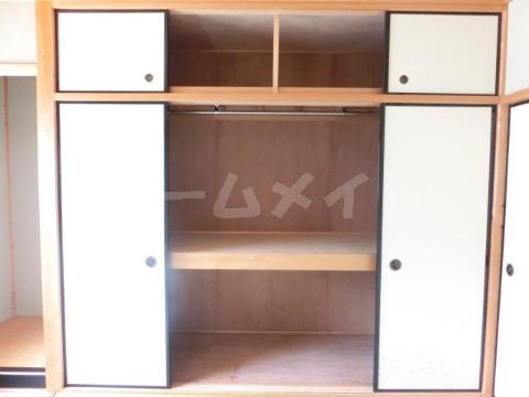 リブレ三光Ⅲ　収納　押入