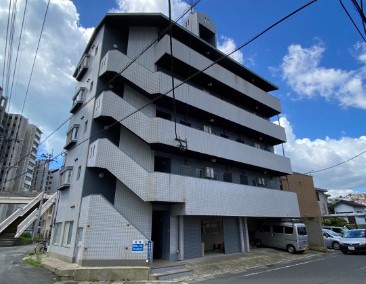 鹿児島市唐湊のマンションの建物外観