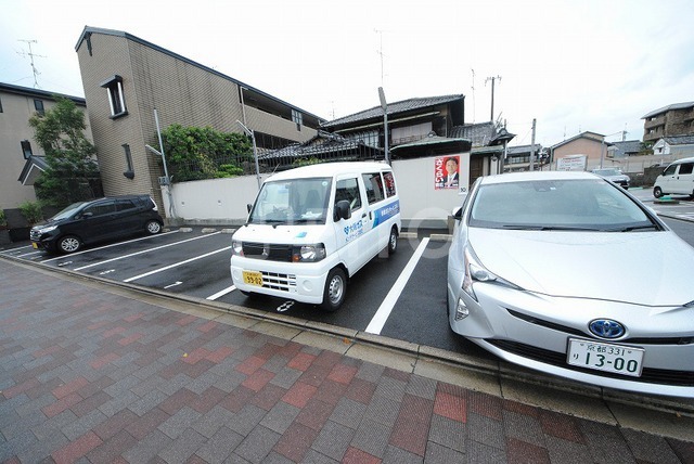 【ピアレス円勝寺の駐車場】