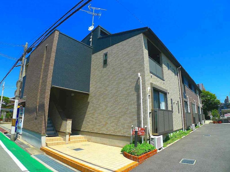 【加古川市平岡町西谷のアパートの建物外観】