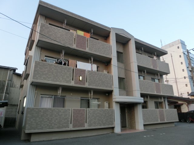 【熊本市中央区八王寺町のマンションの建物外観】