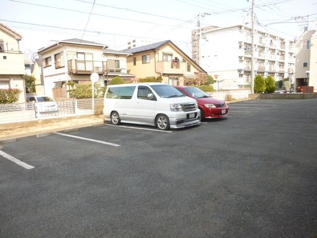 【大和市福田のマンションの駐車場】