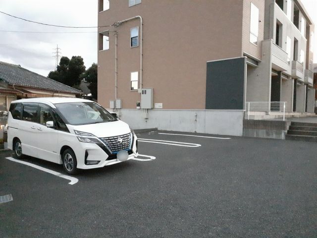 【日立市東滑川町のアパートの駐車場】