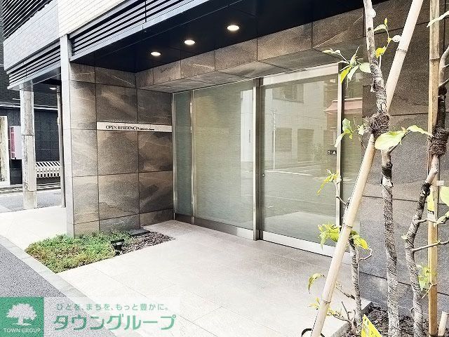 【中央区銀座のマンションのエントランス】