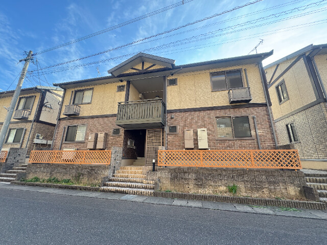 【糟屋郡新宮町夜臼のアパートの建物外観】