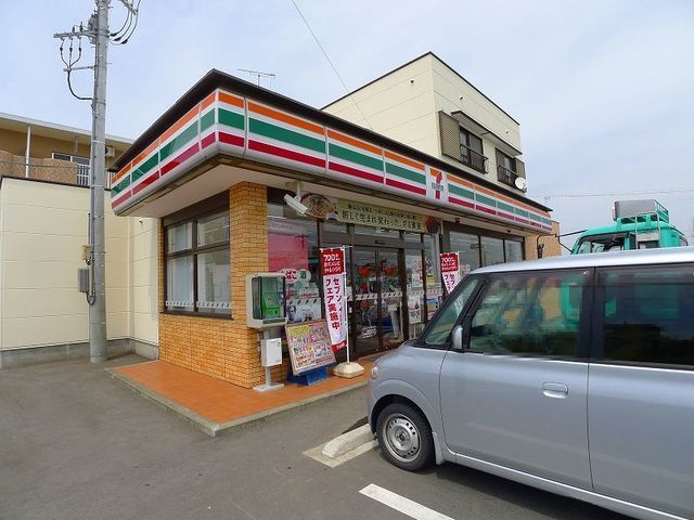 【太田市西新町のアパートのコンビニ】