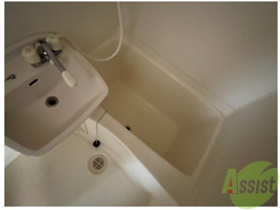 バス・シャワールーム　お風呂はこちら。１人暮らしにはピッタリのサイズ感ですね！